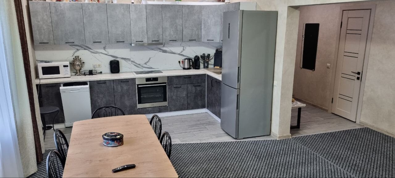 House 1 — Modern kitchen